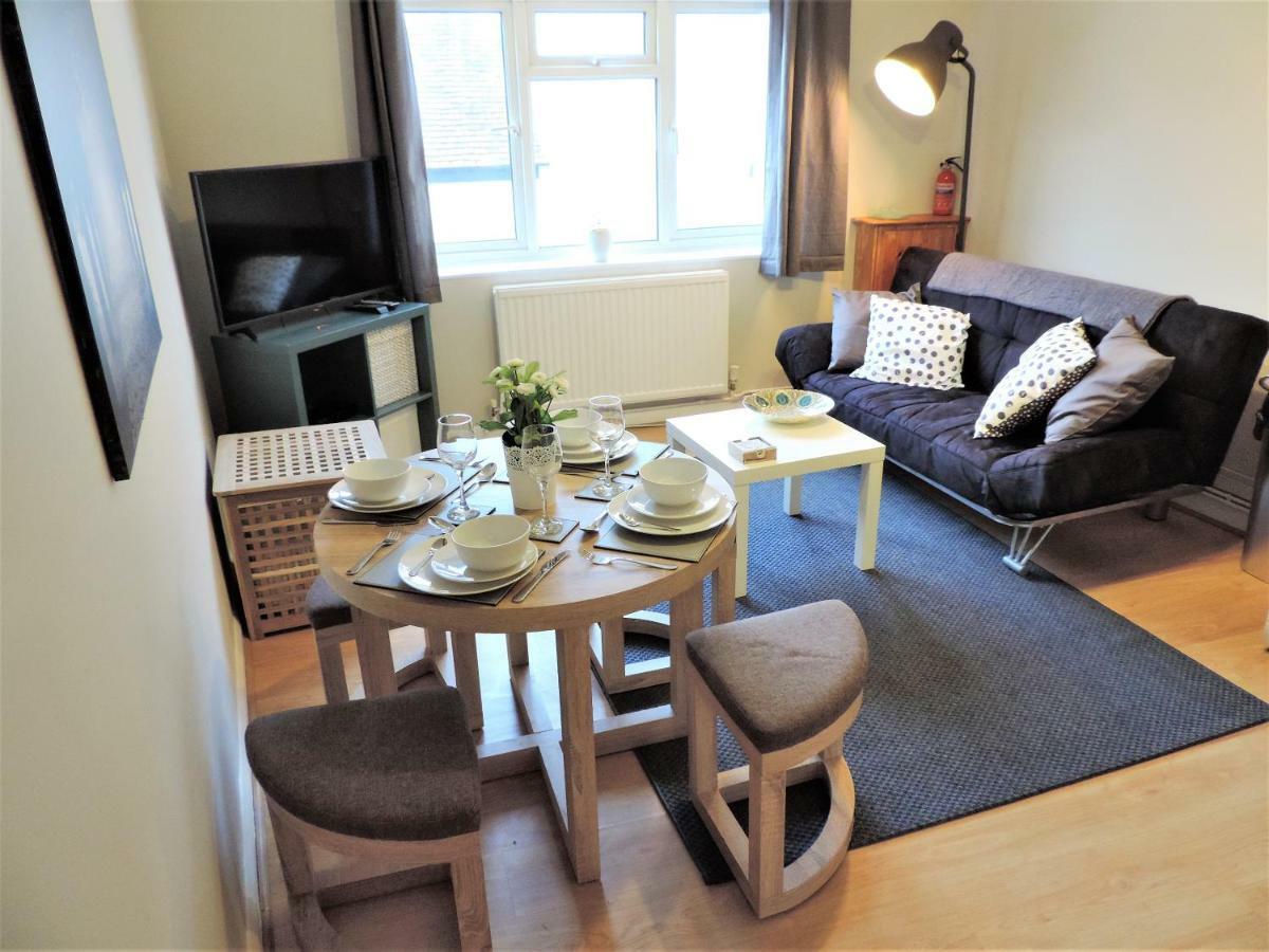 1 Bed Bagshot Pennyhill Accommodation Exterior foto
